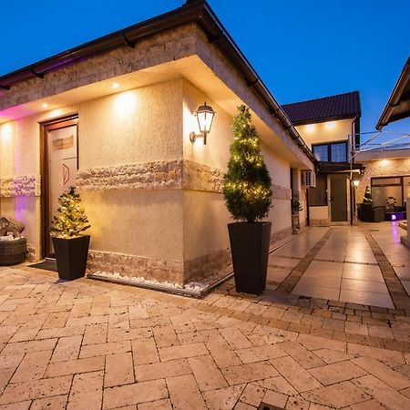H & V Residence - Diamond Bungalow Apartment อาราด ภายนอก รูปภาพ