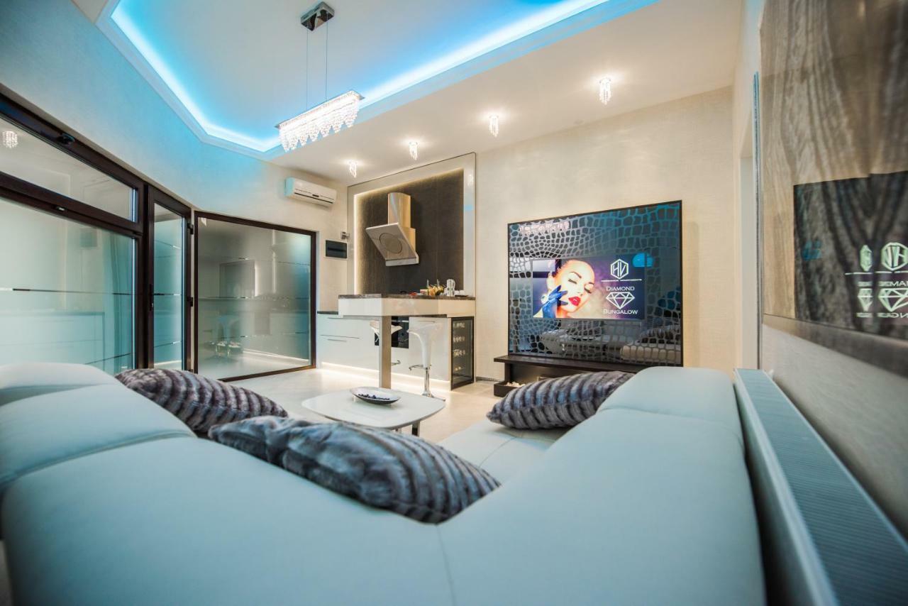 H & V Residence - Diamond Bungalow Apartment อาราด ภายนอก รูปภาพ