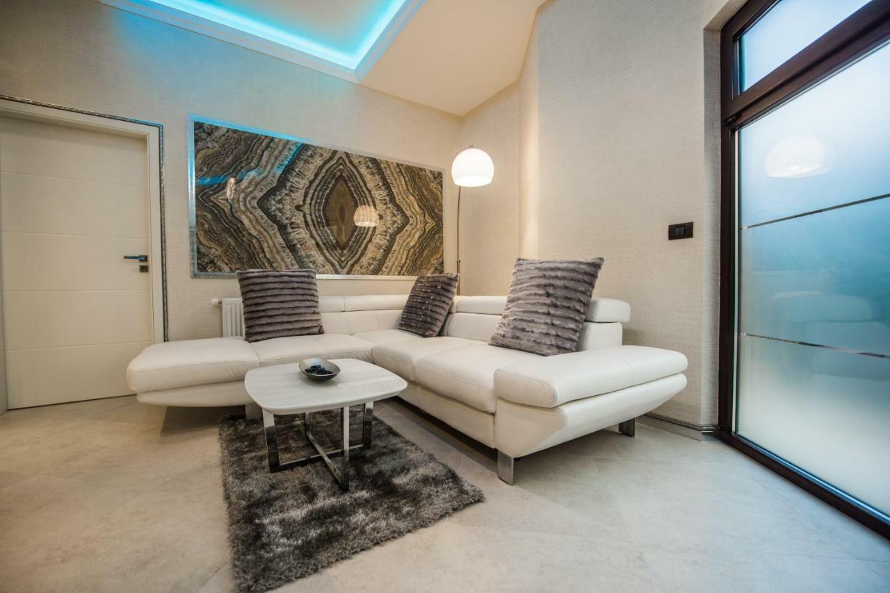 H & V Residence - Diamond Bungalow Apartment อาราด ภายนอก รูปภาพ